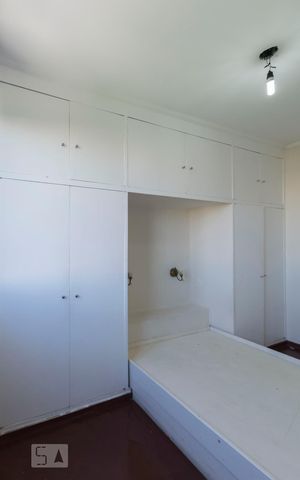 Apartamento à venda com 92m², 2 quartos e sem vagaQuarto 2 (Armários)