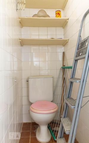 Apartamento à venda com 51m², 2 quartos e 1 vaga Apartamento à venda com 51m², 2 quartos e 1 vagaBanheiro de Serviço