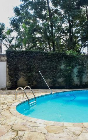 Casa à venda com 90m², 3 quartos e 2 vagas Casa à venda com 90m², 3 quartos e 2 vagasPiscina no Condomínio