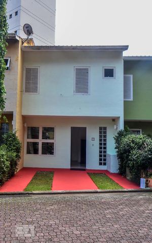 Casa à venda com 90m², 3 quartos e 2 vagas Casa à venda com 90m², 3 quartos e 2 vagasCasa