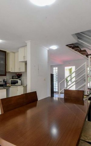 Casa à venda com 90m², 3 quartos e 2 vagas Casa à venda com 90m², 3 quartos e 2 vagasSala de Jantar