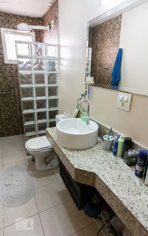 Casa à venda com 400m², 3 quartos e 4 vagas Casa à venda com 400m², 3 quartos e 4 vagasBanheiro 01