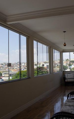 Casa à venda com 220m², 2 quartos e 6 vagas Casa à venda com 220m², 2 quartos e 6 vagasVaranda