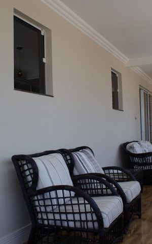 Casa à venda com 220m², 2 quartos e 6 vagas Casa à venda com 220m², 2 quartos e 6 vagasVaranda