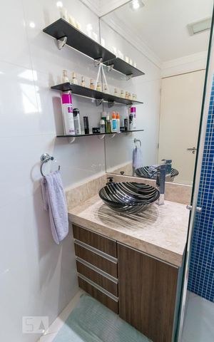 Apartamento para alugar com 84m², 2 quartos e 2 vagasBanheiro social