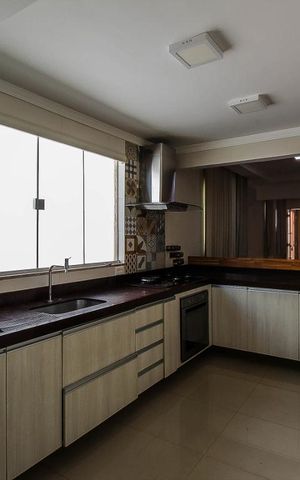 Casa à venda com 200m², 3 quartos e 3 vagas Casa à venda com 200m², 3 quartos e 3 vagasCozinha