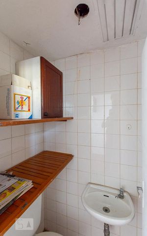 Apartamento à venda com 110m², 2 quartos e 1 vaga Apartamento à venda com 110m², 2 quartos e 1 vagaBanheiro de Serviço