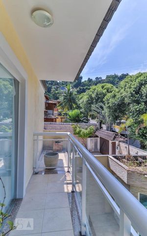 Casa à venda com 290m², 4 quartos e 2 vagas Casa à venda com 290m², 4 quartos e 2 vagasVaranda Quarto 2 - Suíte