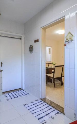 Casa à venda com 290m², 4 quartos e 2 vagas Casa à venda com 290m², 4 quartos e 2 vagasCozinha