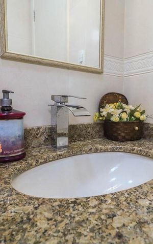 Casa à venda com 290m², 4 quartos e 2 vagas Casa à venda com 290m², 4 quartos e 2 vagasLavabo