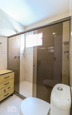 Casa à venda com 290m², 4 quartos e 2 vagas Casa à venda com 290m², 4 quartos e 2 vagasBanheiro Social