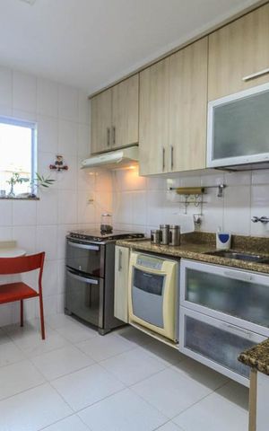 Casa à venda com 290m², 4 quartos e 2 vagas Casa à venda com 290m², 4 quartos e 2 vagasCozinha