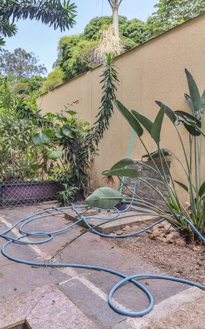 Casa à venda com 290m², 4 quartos e 2 vagas Casa à venda com 290m², 4 quartos e 2 vagasGaragem