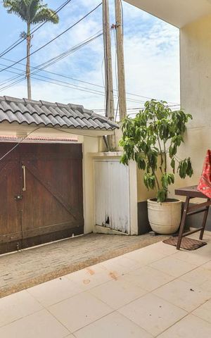 Casa à venda com 290m², 4 quartos e 2 vagas Casa à venda com 290m², 4 quartos e 2 vagasGaragem