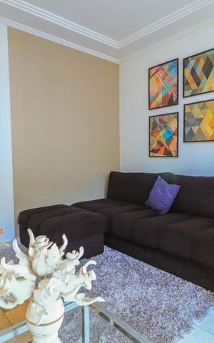 Casa à venda com 290m², 4 quartos e 2 vagas Casa à venda com 290m², 4 quartos e 2 vagasSala