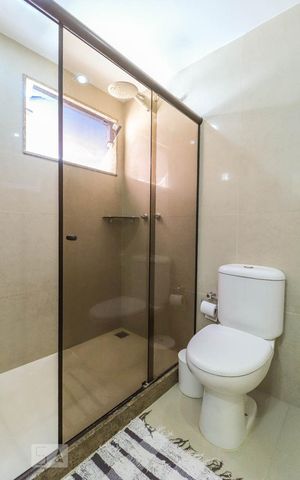 Casa à venda com 290m², 4 quartos e 2 vagas Casa à venda com 290m², 4 quartos e 2 vagasBanheiro Quarto 2 - Suíte