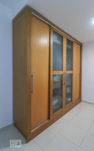 Casa à venda com 290m², 4 quartos e 2 vagas Casa à venda com 290m², 4 quartos e 2 vagasCloset Quarto 2 - Suíte