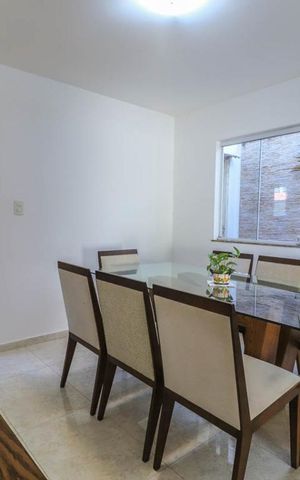Casa à venda com 290m², 4 quartos e 2 vagas Casa à venda com 290m², 4 quartos e 2 vagasSala de Jantar