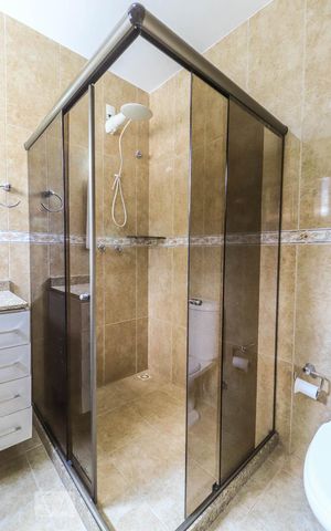Casa à venda com 290m², 4 quartos e 2 vagas Casa à venda com 290m², 4 quartos e 2 vagasBanheiro Quarto 4 - Suíte