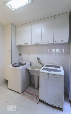 Casa à venda com 290m², 4 quartos e 2 vagas Casa à venda com 290m², 4 quartos e 2 vagasÁrea de Serviço
