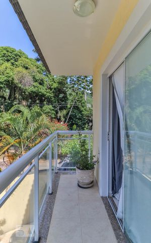 Casa à venda com 290m², 4 quartos e 2 vagas Casa à venda com 290m², 4 quartos e 2 vagasVaranda Quarto 2 - Suíte