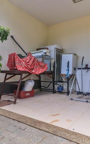 Casa à venda com 290m², 4 quartos e 2 vagas Casa à venda com 290m², 4 quartos e 2 vagasGaragem