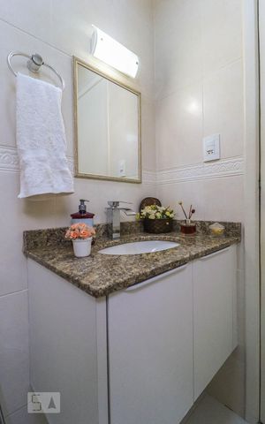 Casa à venda com 290m², 4 quartos e 2 vagas Casa à venda com 290m², 4 quartos e 2 vagasLavabo