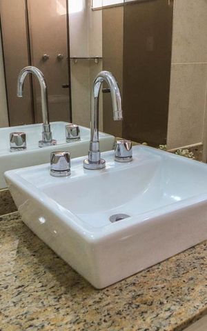 Casa à venda com 290m², 4 quartos e 2 vagas Casa à venda com 290m², 4 quartos e 2 vagasBanheiro Quarto 2 - Suíte