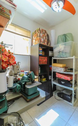 Casa à venda com 290m², 4 quartos e 2 vagas Casa à venda com 290m², 4 quartos e 2 vagasQuarto de Serviço