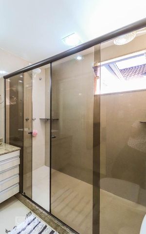 Casa à venda com 290m², 4 quartos e 2 vagas Casa à venda com 290m², 4 quartos e 2 vagasBanheiro Quarto 2 - Suíte