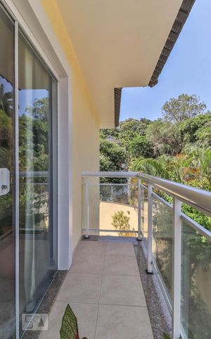 Casa à venda com 290m², 4 quartos e 2 vagas Casa à venda com 290m², 4 quartos e 2 vagasVaranda - Quarto 1