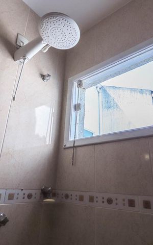 Casa à venda com 290m², 4 quartos e 2 vagas Casa à venda com 290m², 4 quartos e 2 vagasBanheiro Social