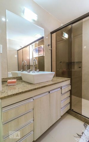 Casa à venda com 290m², 4 quartos e 2 vagas Casa à venda com 290m², 4 quartos e 2 vagasBanheiro Quarto 2 - Suíte