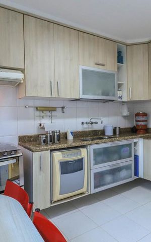 Casa à venda com 290m², 4 quartos e 2 vagas Casa à venda com 290m², 4 quartos e 2 vagasCozinha