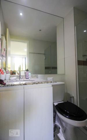 Apartamento para alugar com 64m², 2 quartos e 1 vaga Apartamento para alugar com 64m², 2 quartos e 1 vagaBanheiro da Suíte