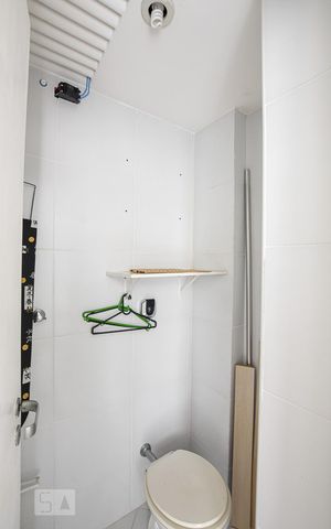 Apartamento à venda com 80m², 2 quartos e 1 vaga Apartamento à venda com 80m², 2 quartos e 1 vagaBanheiro de Serviço