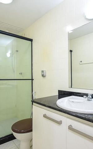 Apartamento à venda com 80m², 2 quartos e 1 vaga Apartamento à venda com 80m², 2 quartos e 1 vagaBanheiro Social