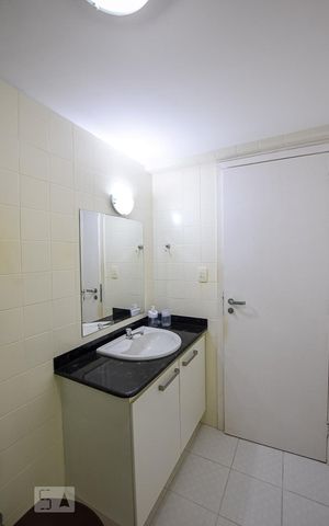 Apartamento à venda com 80m², 2 quartos e 1 vaga Apartamento à venda com 80m², 2 quartos e 1 vagaBanheiro Social
