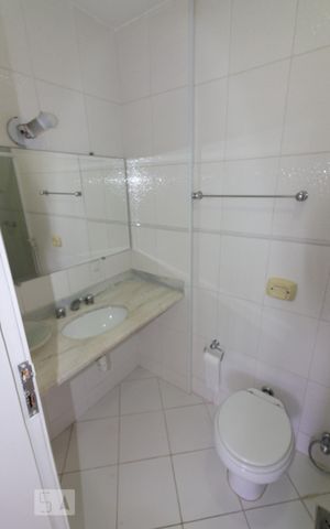 Apartamento à venda com 84m², 2 quartos e 1 vaga Apartamento à venda com 84m², 2 quartos e 1 vagaBanheiro