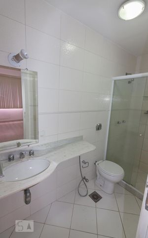 Apartamento à venda com 84m², 2 quartos e 1 vaga Apartamento à venda com 84m², 2 quartos e 1 vagaBanheiro