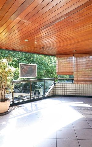 Apartamento à venda com 150m², 3 quartos e 2 vagasVaranda