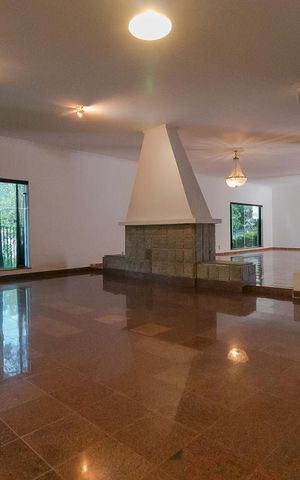 Casa à venda com 570m², 4 quartos e 5 vagasSala