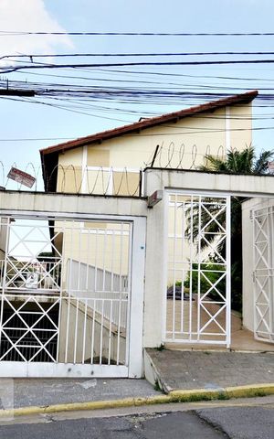 Casa de condomínio à venda com 125m², 3 quartos e 3 vagasFachada