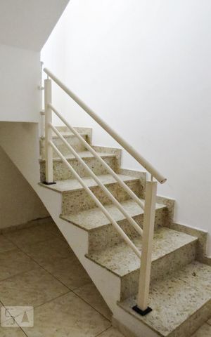Casa de condomínio à venda com 125m², 3 quartos e 3 vagasEscada