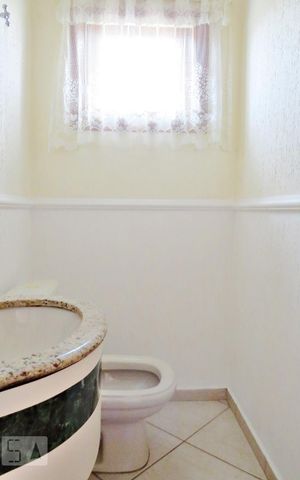 Casa de condomínio à venda com 125m², 3 quartos e 3 vagasLavabo