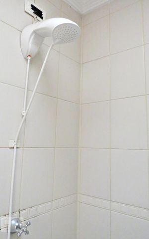 Casa de condomínio à venda com 125m², 3 quartos e 3 vagasChuveiro