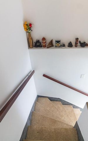 Casa à venda com 143m², 3 quartos e 1 vagaEscada
