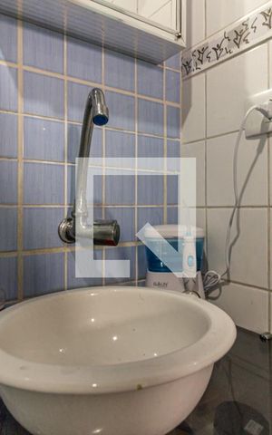 Apartamento à venda com 49m², 2 quartos e 1 vaga Apartamento à venda com 49m², 2 quartos e 1 vagaBanheiro