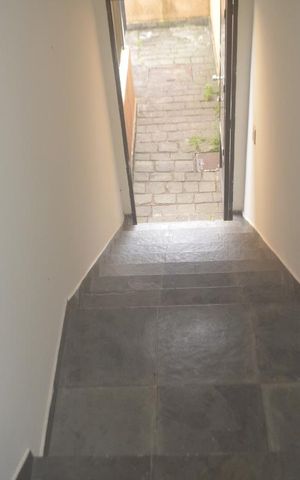 Casa de condomínio para alugar com 120m², 2 quartos e 1 vagaEscada