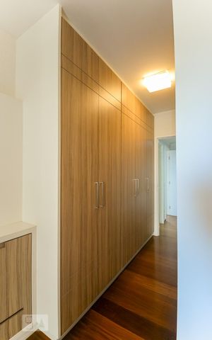 Apartamento à venda com 170m², 3 quartos e 3 vagas Apartamento à venda com 170m², 3 quartos e 3 vagasCloset da suíte 1